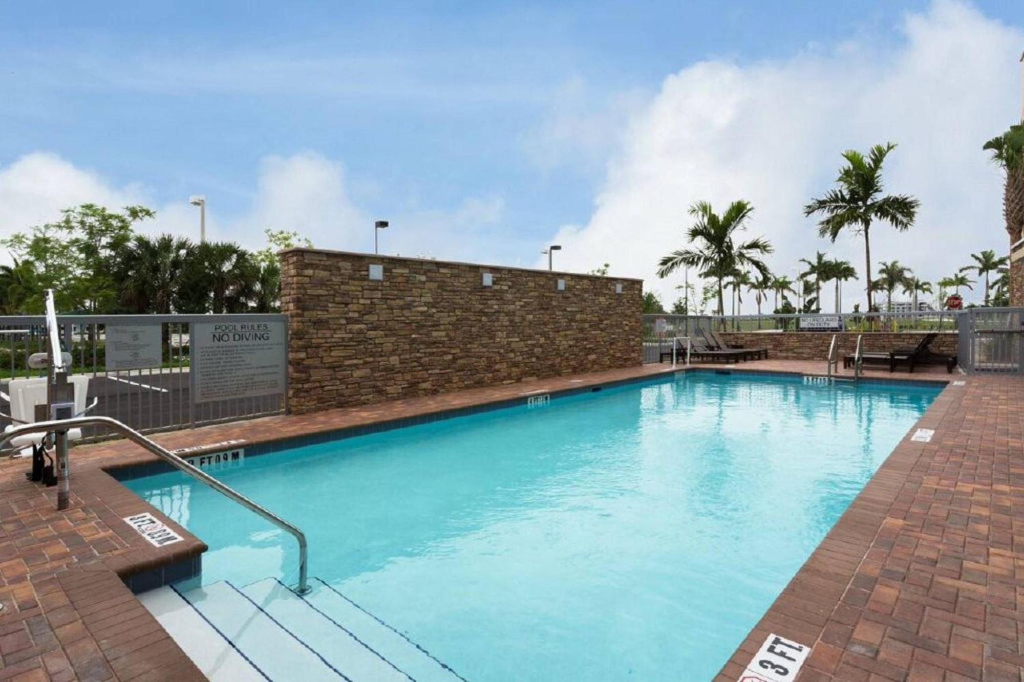 Fairfield Inn & Suites By Marriott Fort Lauderdale Pembroke Pines Luaran gambar
